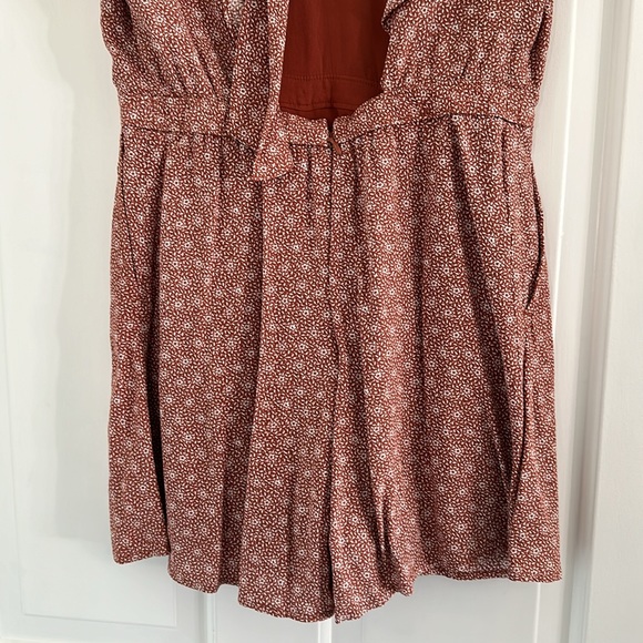 Abercrombie Romper with open back - Picture 3 of 4